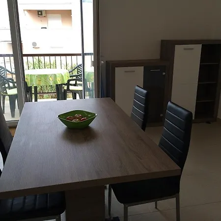Oak Apartman Simuni